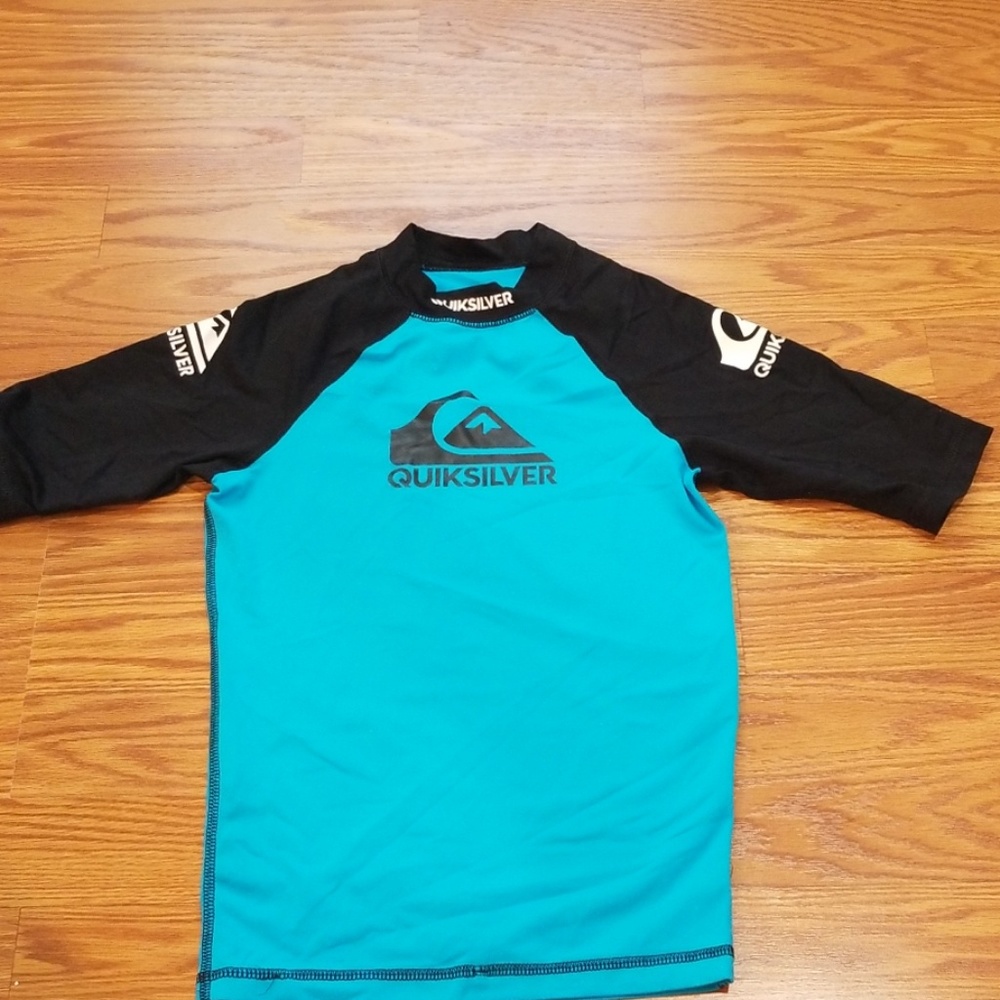 Quiksilver surf board shirt rash guard cover up 10